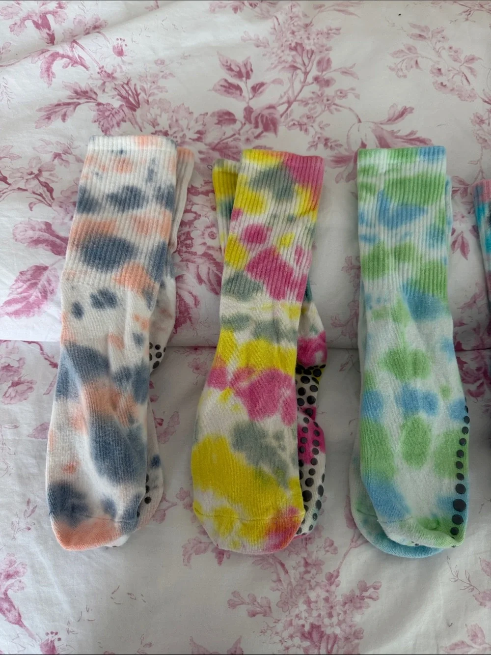 Tie-Dye Women’s Grip Socks - Multicolor Non-Branded Set